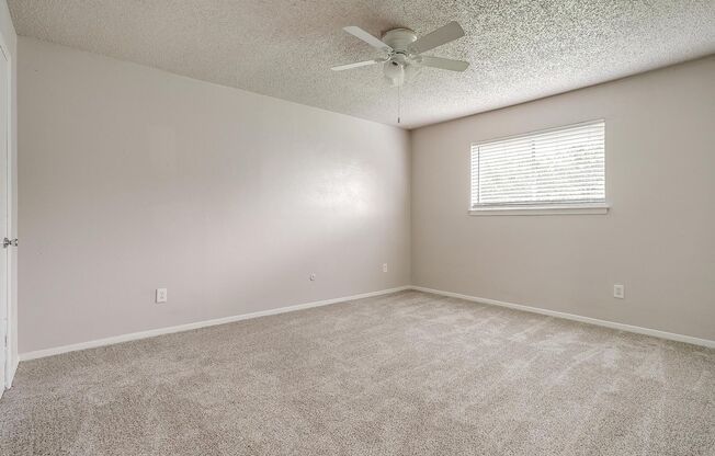 2 beds, 1 bath, 878 sqft, $1,150, Unit 338 W Mustang