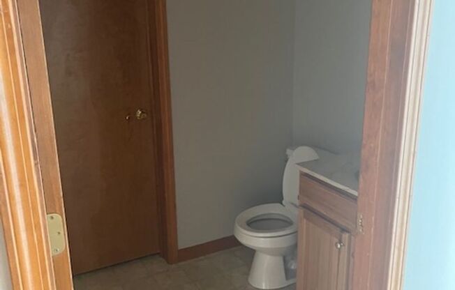 3 beds, 2.5 baths, 1,350 sqft, $1,400, Unit 1454 West Rockcrest Drive