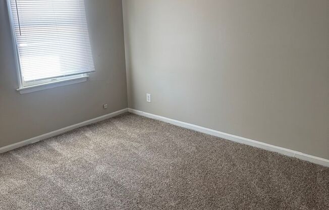 2 beds, 1 bath, $850, Unit 13