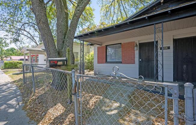 4114 MONCRIEF RD