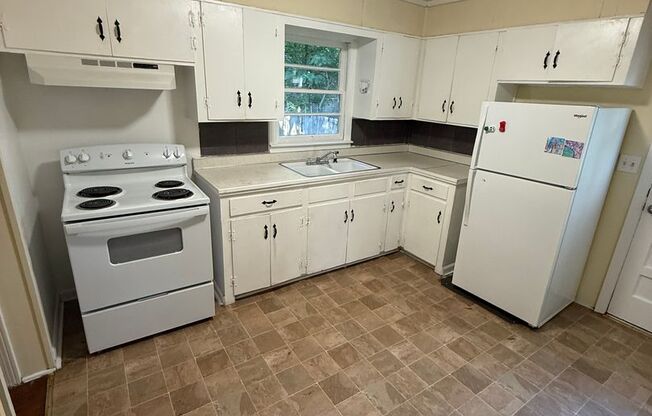 3 Bedrooms, 1 Bathroom - House in West Rome!