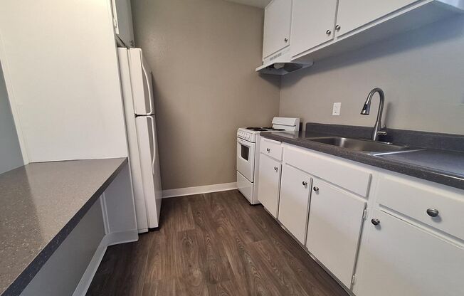 Studio, 1 bath, 425 sqft, $2,095, Unit 07