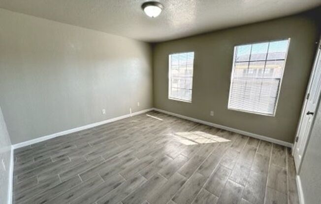 2 beds, 1.5 baths, $1,295