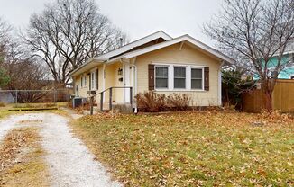 AVAILABLE AUGUST 1st - Cute 2 Bedroom  House in West Ames w/ Fenced Backyard-1214 N 3rd St