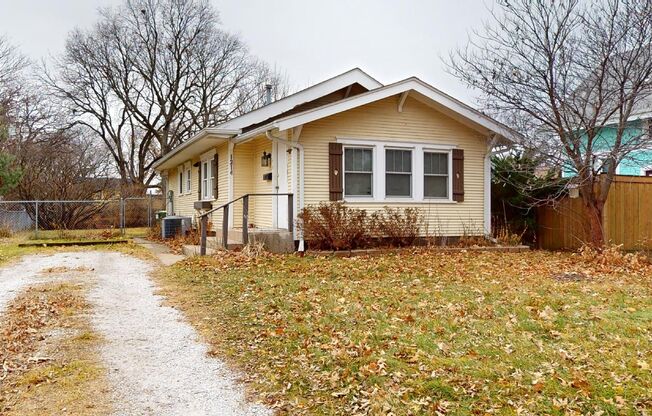 AVAILABLE AUGUST 1st - Cute 2 Bedroom  House in West Ames w/ Fenced Backyard-1214 N 3rd St