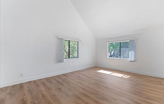 444 W WINDSOR RD