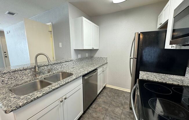 2 beds, 1.5 baths, 930 sqft, $1,000, Unit Unit B