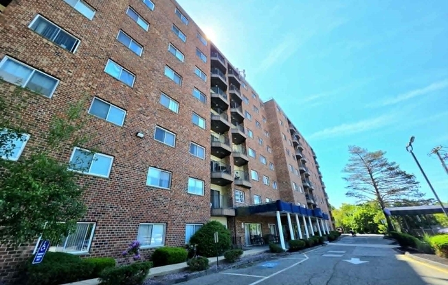 2 beds, 2 baths, 861 sqft, $2,450, Unit 407