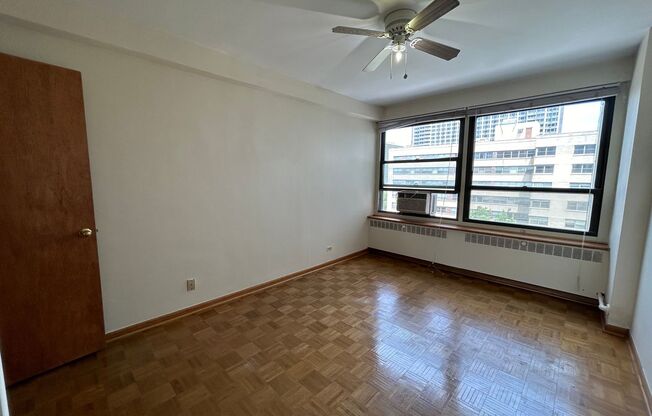 1 bed, 1 bath, 700 sqft, $1,725, Unit 418-1009