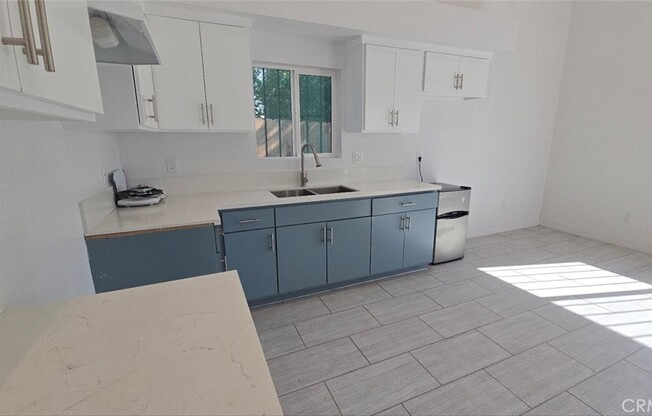 10413 1/2 AVALON BLVD