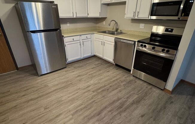 1 bed, 1 bath, 625 sqft, $1,100, Unit 109