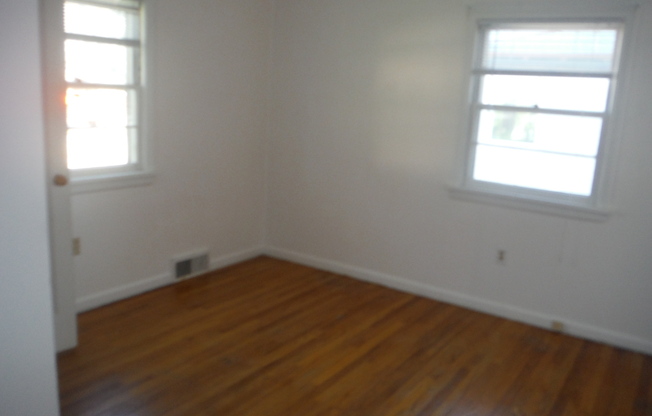 2 beds, 1 bath, $1,700, Unit 1205