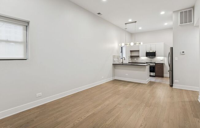 2119 N CLARK ST BUILDING