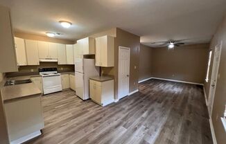 2 beds, 2 baths, 930 sqft, $825, Unit 14