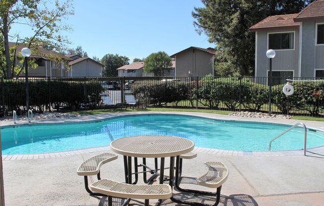 2 beds, 1 bath, 889 sqft, $1,795, Unit 06C