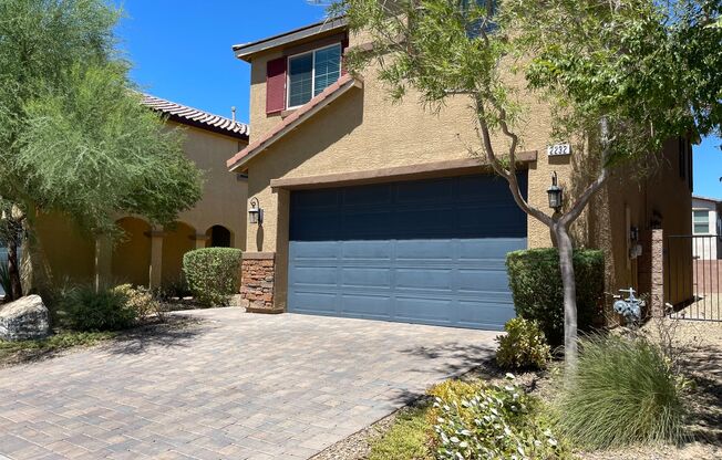 4 BED 2.5 BATH 2 CAR GARAGE SINGLE FAMILY HOME w/ BACKYARD & SOLAR- OFF THE FREEWAY ON WAGONWHEEL EXIT