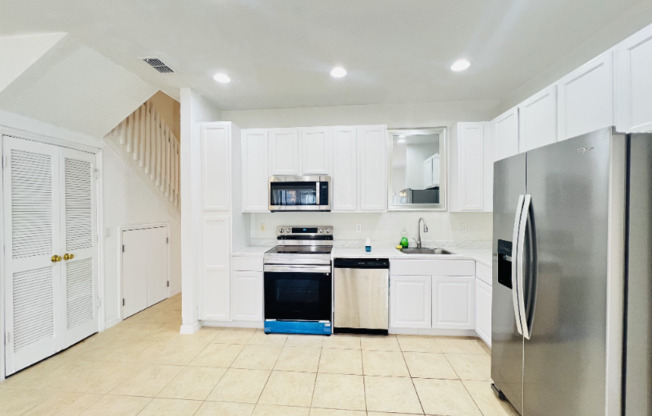 2410 CARAVELLE CIR