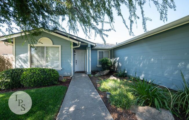 Fresno Sunnyside Home, 4BR/2BA, Built 1992 - Lots of Amenities!