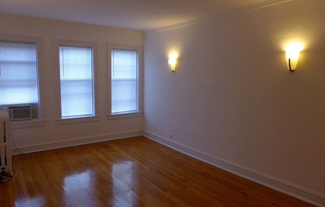 1 bed, 1 bath, 500 sqft, $1,850, Unit 300