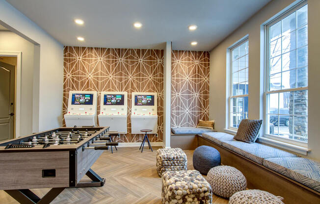 additional photo for property listing at chic digs with room to stretch out in the village 22 car