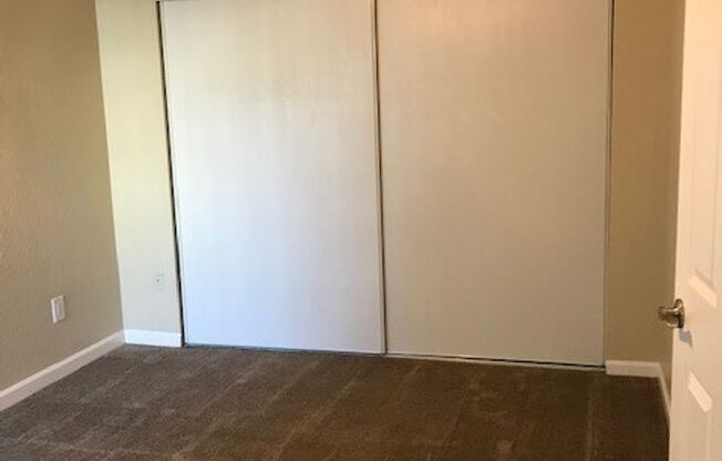1 bed, 1 bath, 700 sqft, $1,730, Unit 140