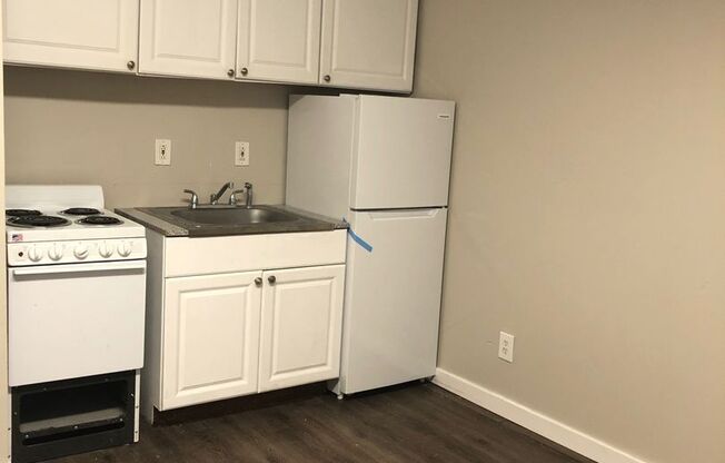 1 bed, 1 bath, $850, Unit 4