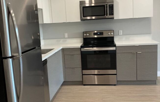 Studio, 1 bath, 574 sqft, $2,095, Unit Unit 209