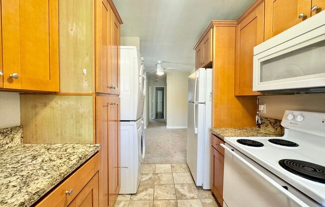 Beautiful 2Bd/1.5Ba Unit With Garage Parking Located In UTC!