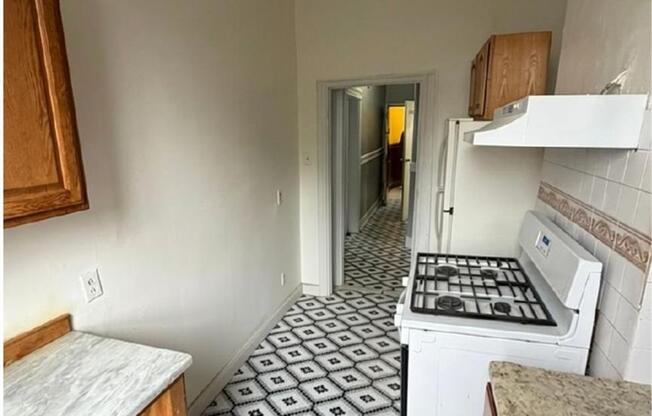 3 beds, 1 bath, 3,240 sqft, $3,500