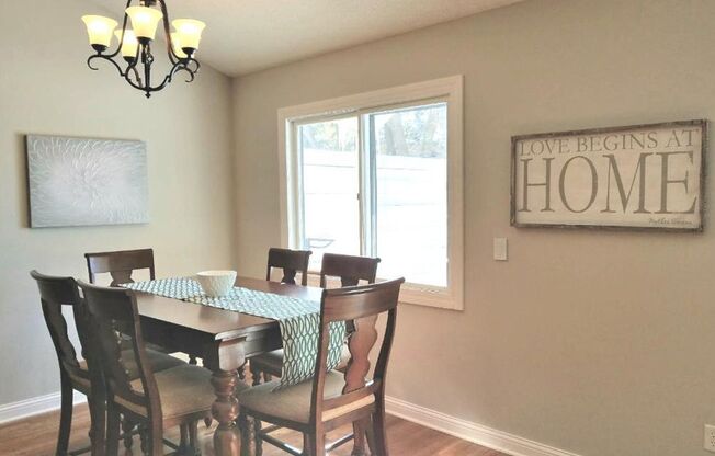 Beautiful Townhome with open floor plan 3 bed and 1 & 3/4 bath +1.5 stall garage