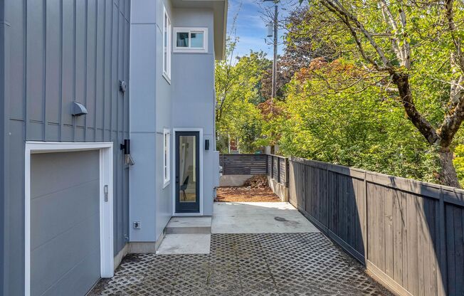 Urban Modern 5 Bedrooms, 3 1/2 Bathrooms, Three-Story Home in the heart of NE Portland!