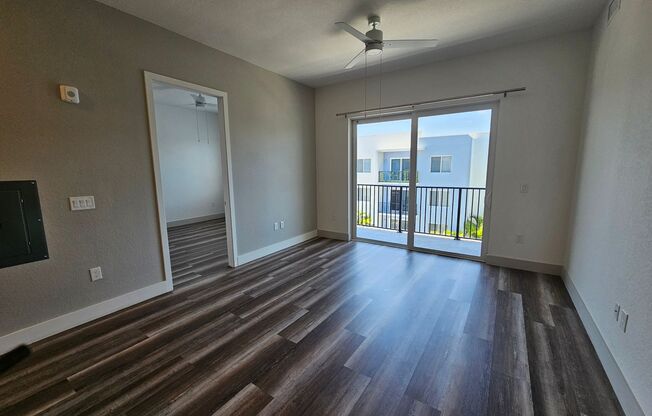 3 beds, 2 baths, 1,360 sqft, $2,845, Unit 431-3407