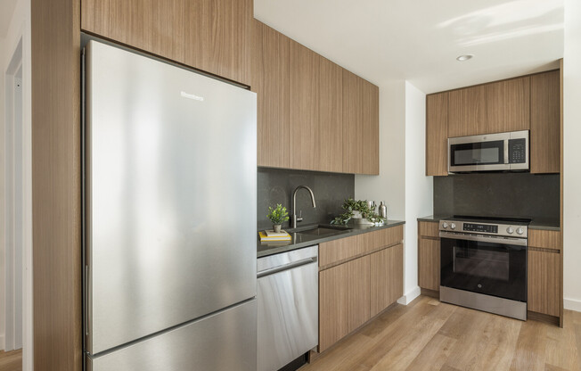 2 beds, 1 bath, $6,380, Unit 17J