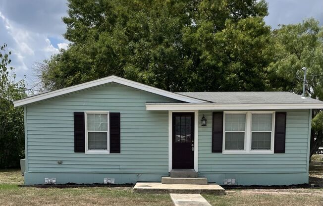 50% Deposit! Updated 2BR w/ Granite Counters, Wood Floors & Prime Location Near Shopping