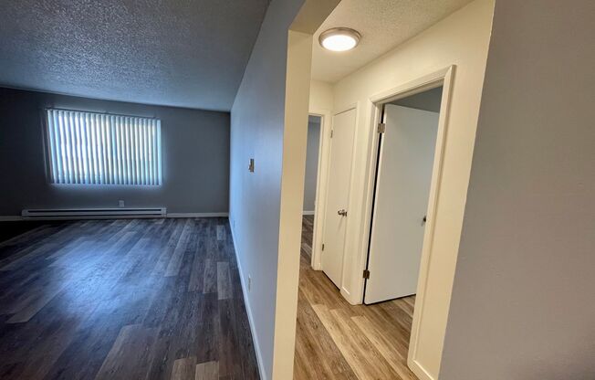 2 beds, 1 bath, 760 sqft, $1,100, Unit 5