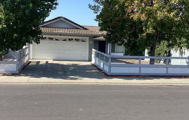 8415 Dauphin Dr