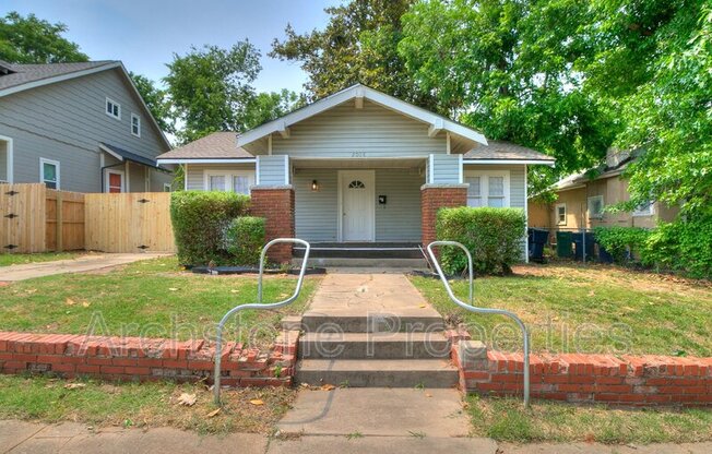 2 beds, 1 bath, 1,036 sqft, $1,100