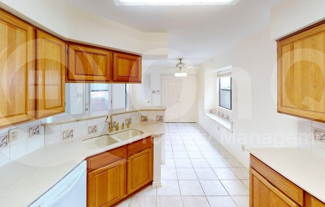 1633 PALISADES DR