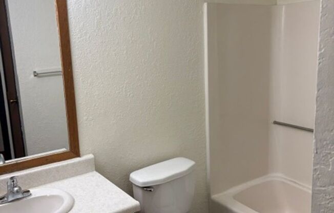 2 beds, 1 bath, 750 sqft, $850, Unit 78