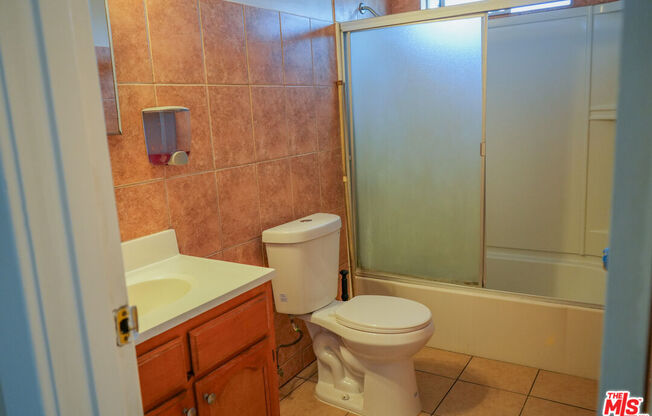 1353 W 49 ST