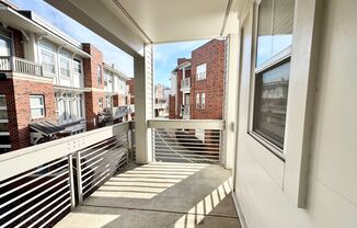 Stylish 1-Bedroom Corner Unit with Balcony – Minutes from Uptown Charlotte! Only $1,595!