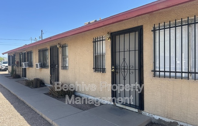1102 E POLK ST