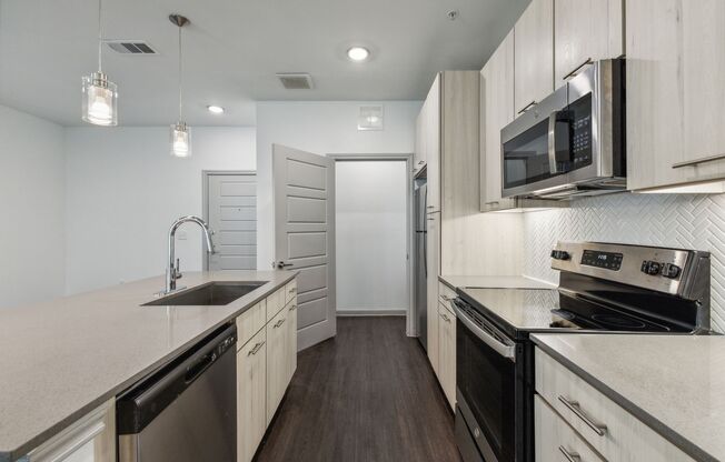 1 bed, 1 bath, 777 sqft, $1,540, Unit 1310