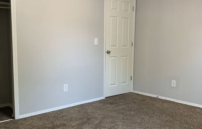 2 beds, 1 bath, 900 sqft, $1,095, Unit 3701 #3