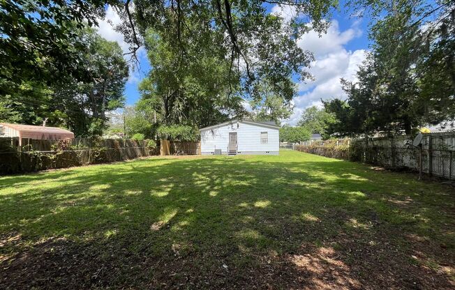 3 Bedroom + Bonus Room Home in Sunset Park!