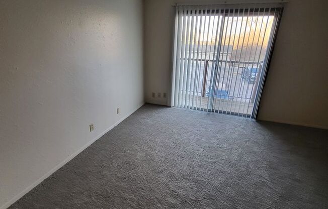 1 bed, 1 bath, 850 sqft, $950, Unit 8-829