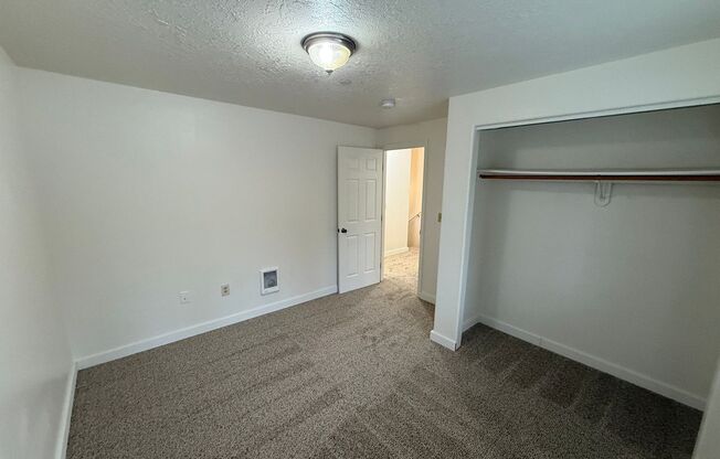 3 beds, 2 baths, 1,200 sqft, $1,695, Unit 38
