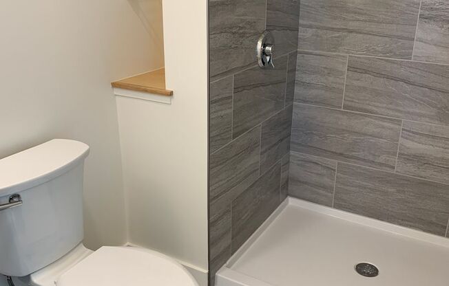 Studio, 1 bath, 350 sqft, $1,625, Unit 122