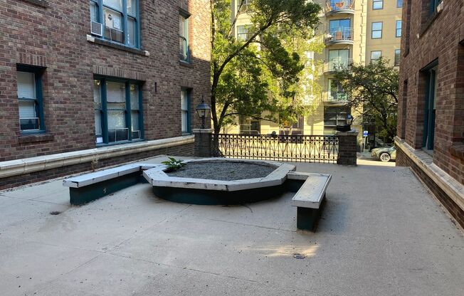 Studio, 1 bath, 325 sqft, $1,095, Unit 210