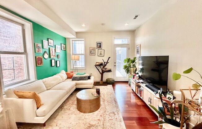 Gorgeous 3 bedroom/studio, 3.5 bath unit in the highly sought after Columbia Heights neighborhood!
